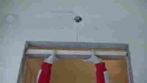 Как сделать дверной проём ровным, если стена кривая